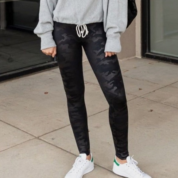 Spanx faux leather camo leggings - Picture 2 of 7